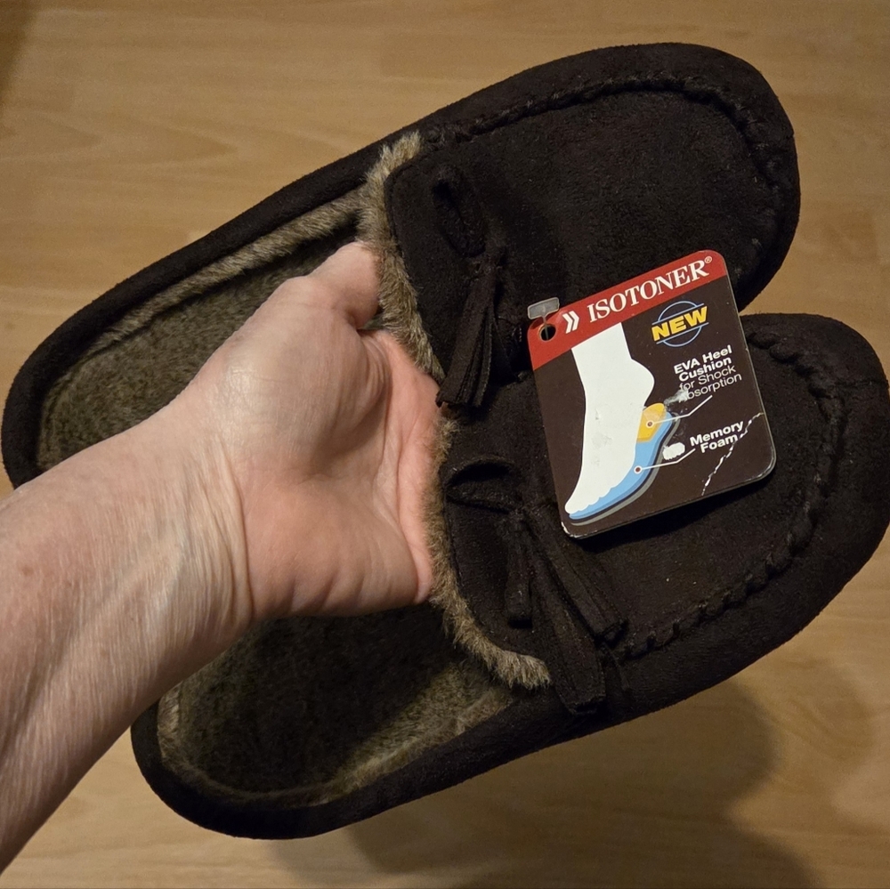 Isotoner Brown Microsuede Moccasin Slippers Faux Fur Trim & Memory Foam 6.5-7.5